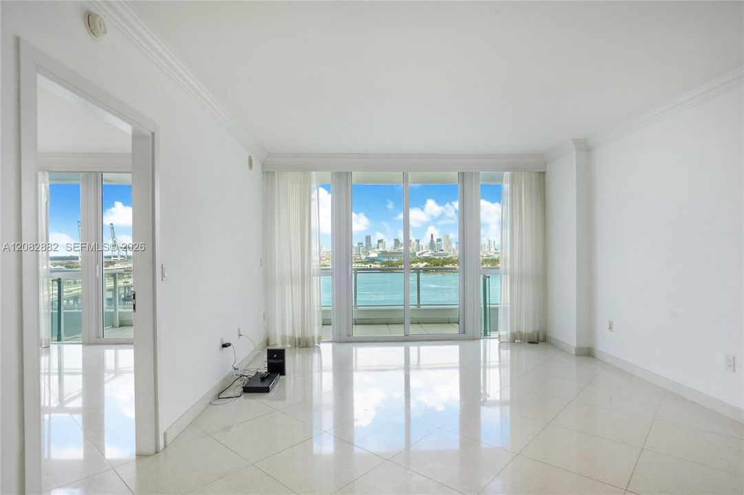 For Rent: $4,550 (1 beds, 1 baths, 779 Square Feet)