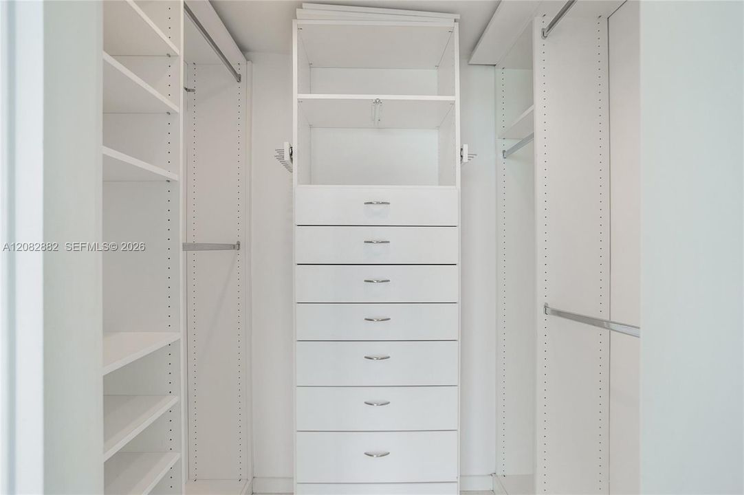 For Rent: $4,550 (1 beds, 1 baths, 779 Square Feet)