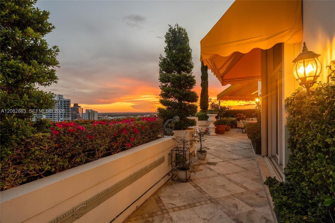 En Venta: $8,900,000 (6 camas, 5 baños, 7087 Pies cuadrados)