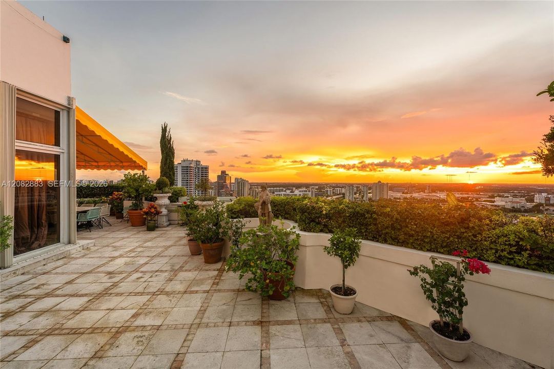 En Venta: $8,900,000 (6 camas, 5 baños, 7087 Pies cuadrados)