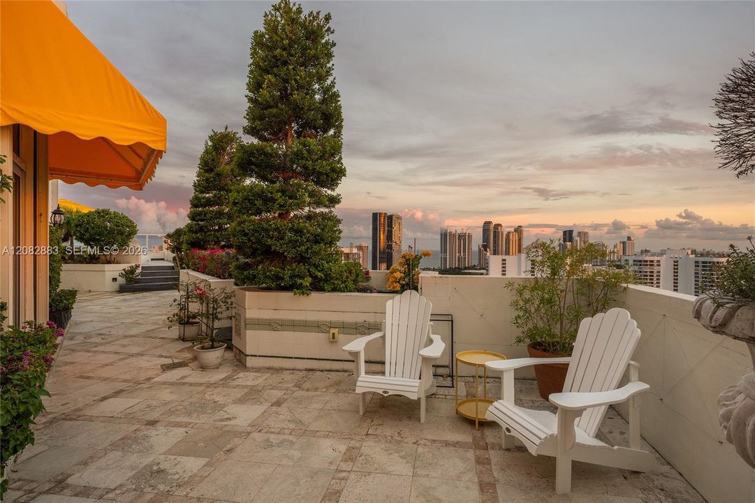 En Venta: $8,900,000 (6 camas, 5 baños, 7087 Pies cuadrados)