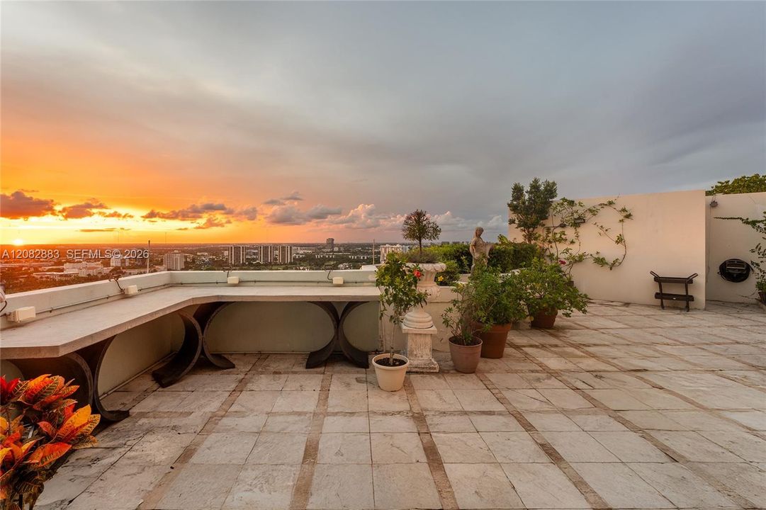En Venta: $8,900,000 (6 camas, 5 baños, 7087 Pies cuadrados)