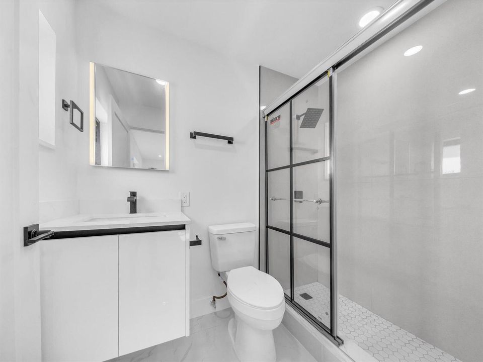 2nd Bathroom