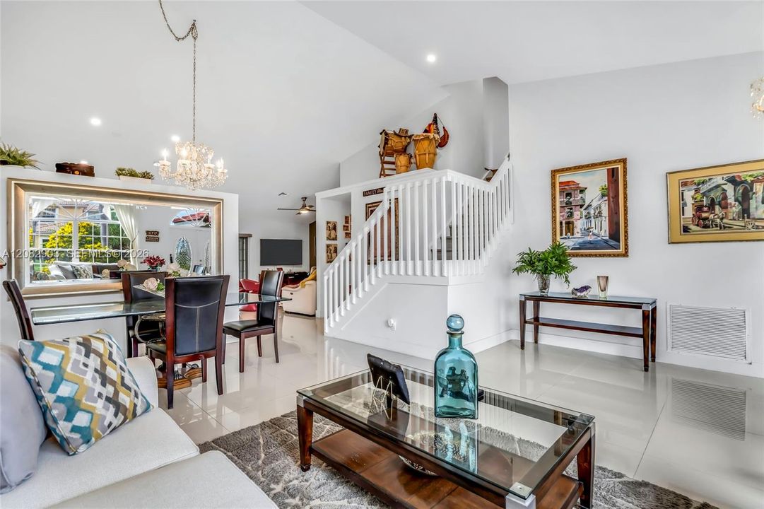 На продажу: $775,000 (4 спален, 2 ванн, 1918 Квадратных фут)