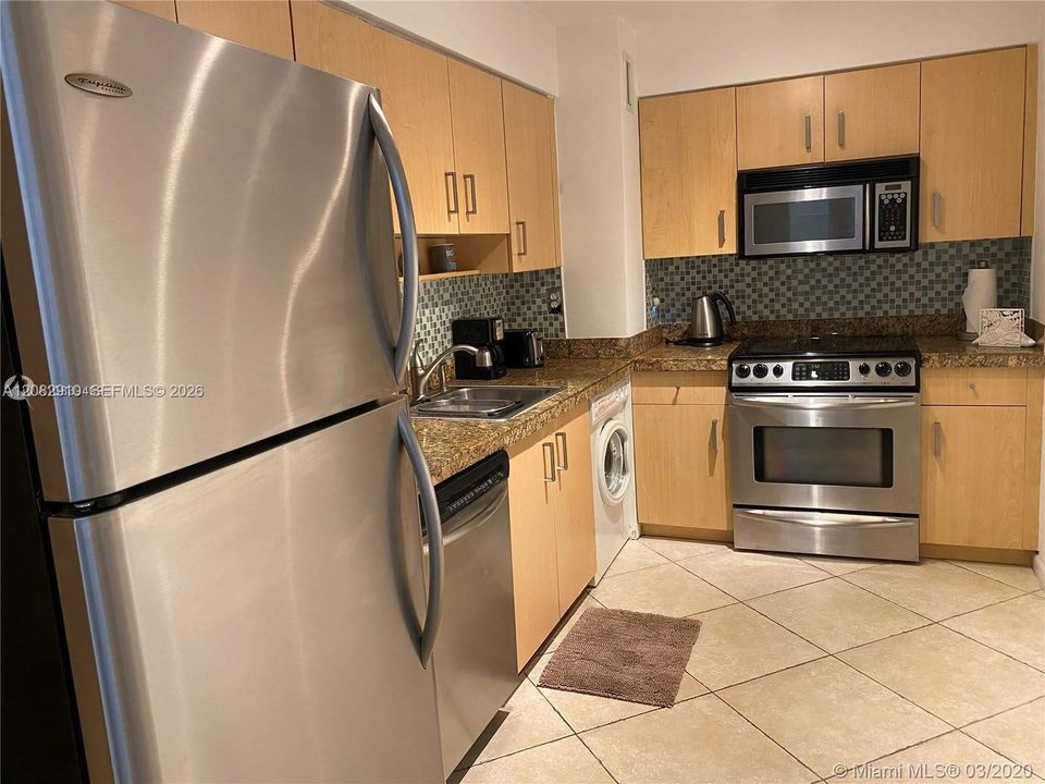 For Rent: $2,600 (1 beds, 1 baths, 860 Square Feet)