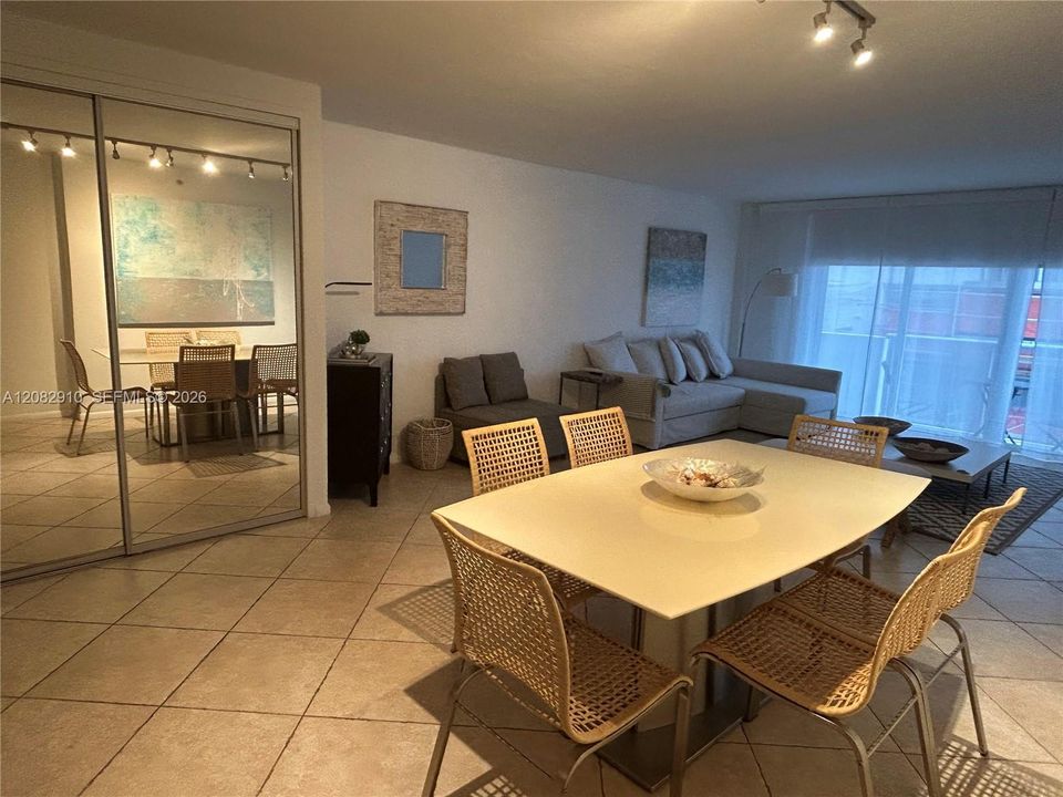For Rent: $2,600 (1 beds, 1 baths, 860 Square Feet)