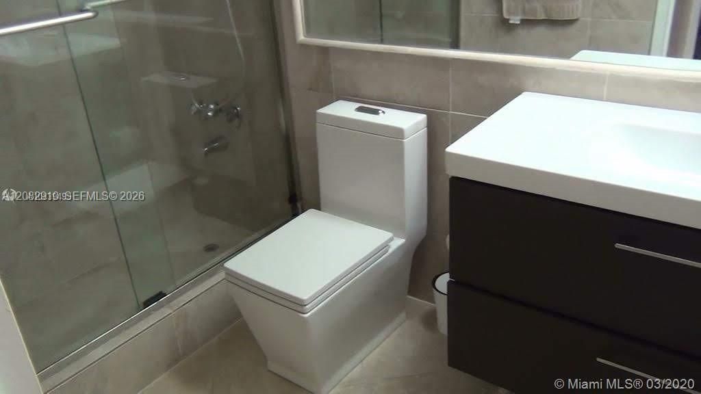 For Rent: $2,600 (1 beds, 1 baths, 860 Square Feet)