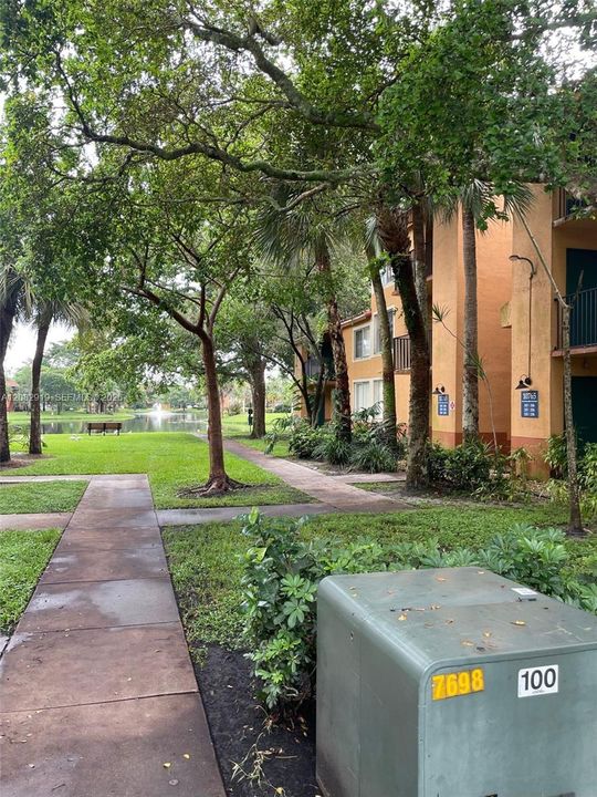 For Rent: $2,000 (2 beds, 2 baths, 965 Square Feet)