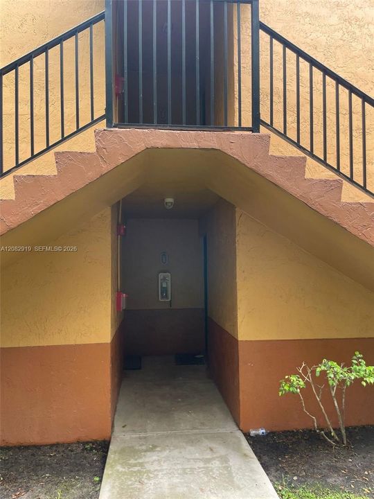 For Rent: $2,000 (2 beds, 2 baths, 965 Square Feet)