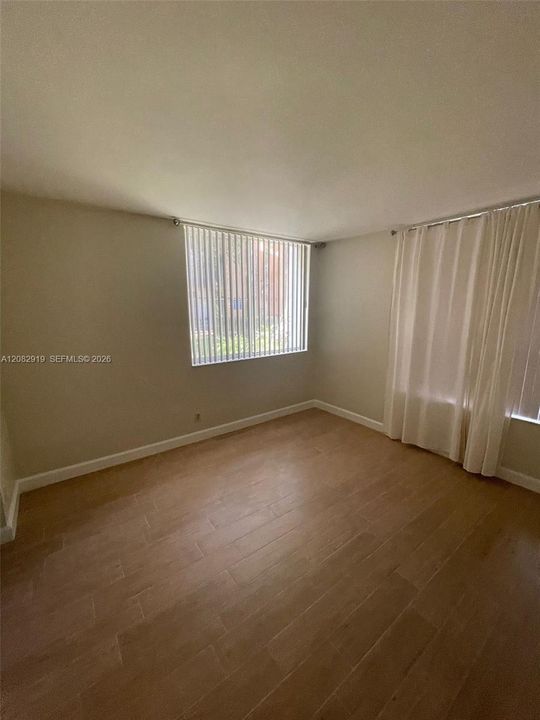 For Rent: $2,000 (2 beds, 2 baths, 965 Square Feet)