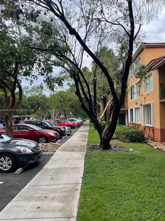 For Rent: $2,000 (2 beds, 2 baths, 965 Square Feet)