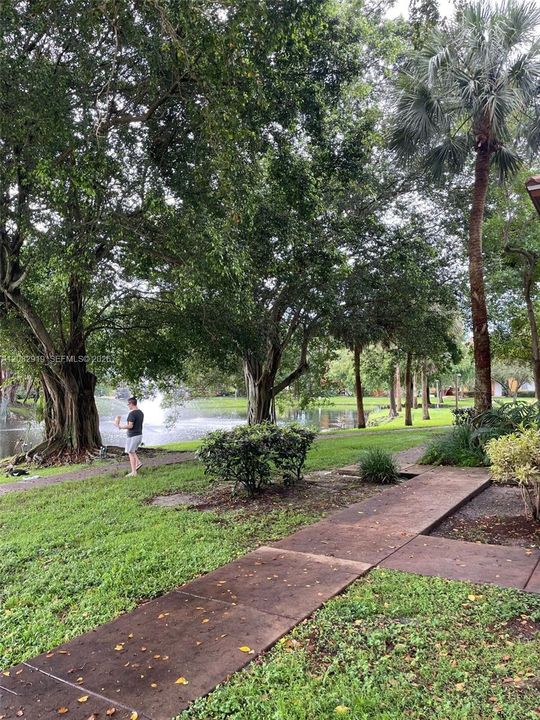 For Rent: $2,000 (2 beds, 2 baths, 965 Square Feet)