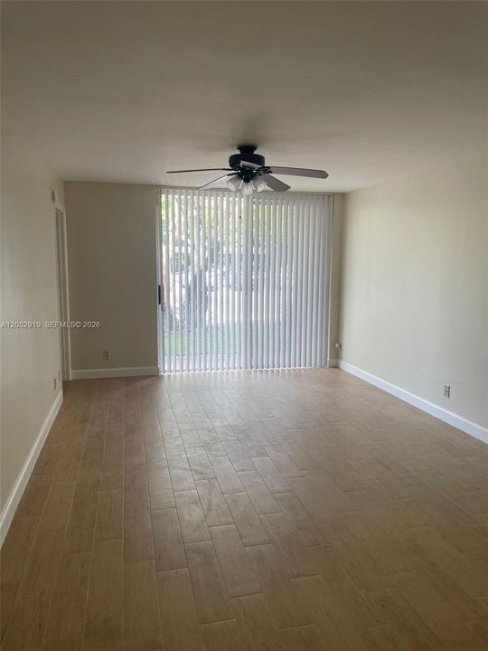 For Rent: $2,000 (2 beds, 2 baths, 965 Square Feet)