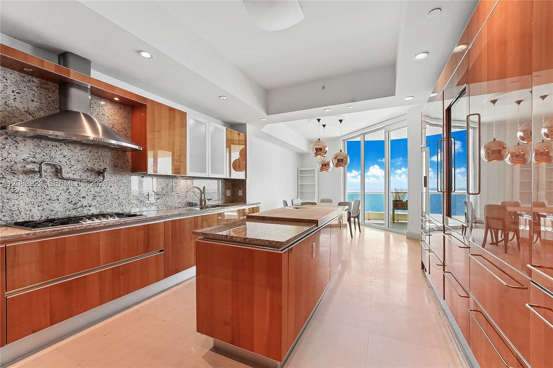 На продажу: $4,125,000 (3 спален, 4 ванн, 3480 Квадратных фут)