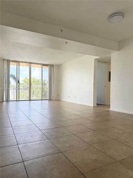 For Rent: $2,400 (2 beds, 2 baths, 1020 Square Feet)