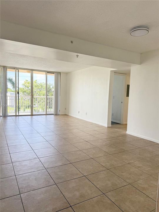For Rent: $2,400 (2 beds, 2 baths, 1020 Square Feet)