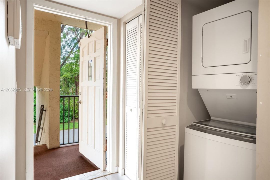 В аренду: $1,950 (2 спален, 2 ванн, 1550 Квадратных фут)
