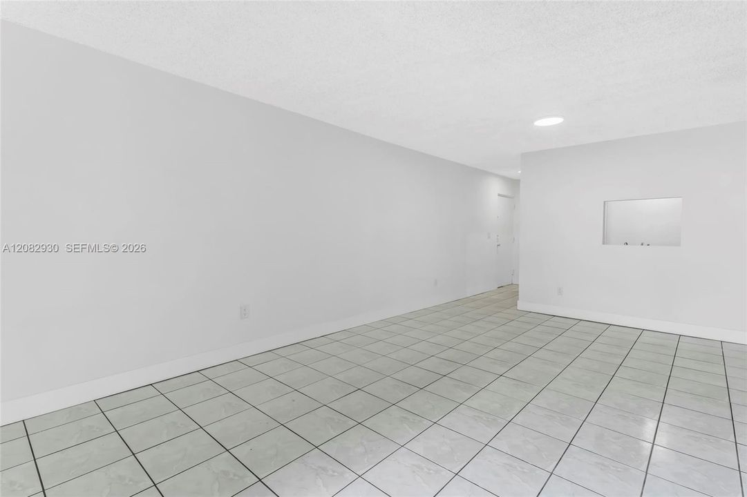 For Sale: $215,000 (2 beds, 1 baths, 855 Square Feet)