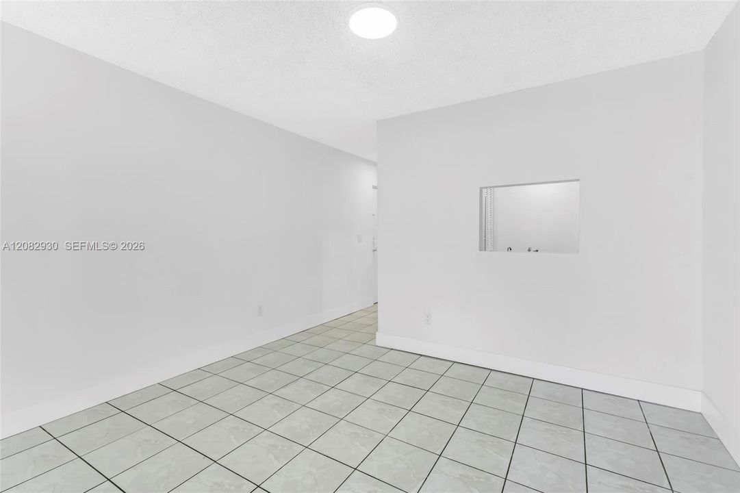 For Sale: $215,000 (2 beds, 1 baths, 855 Square Feet)