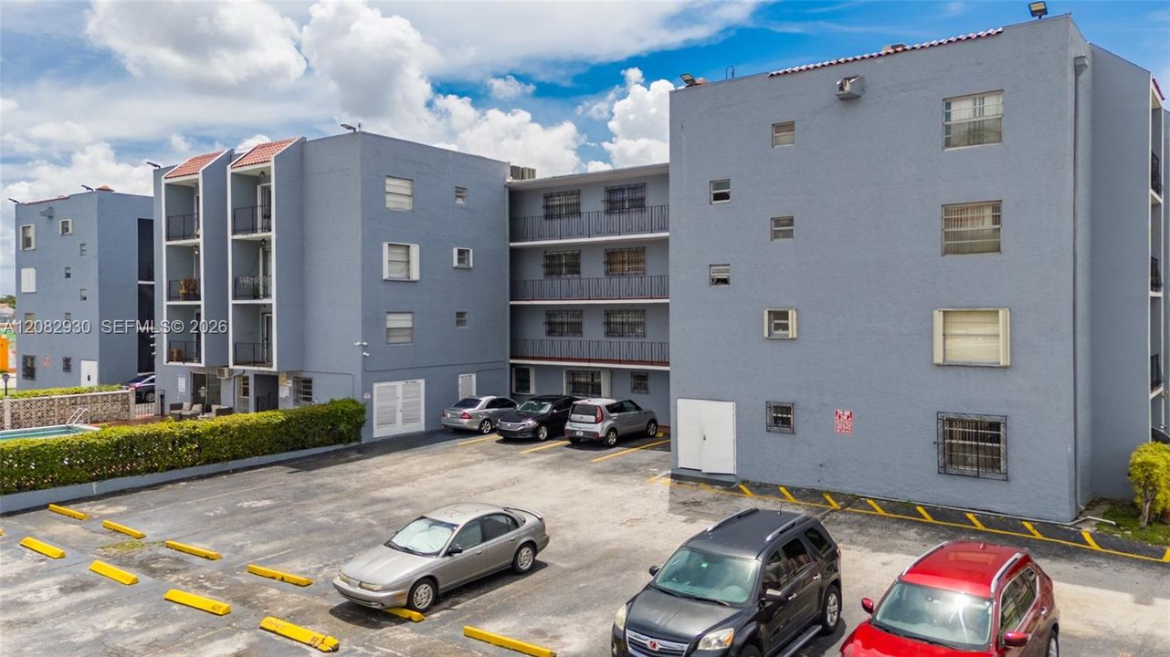 For Sale: $215,000 (2 beds, 1 baths, 855 Square Feet)