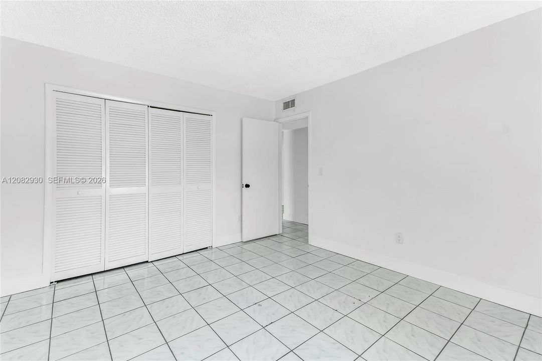 For Sale: $215,000 (2 beds, 1 baths, 855 Square Feet)