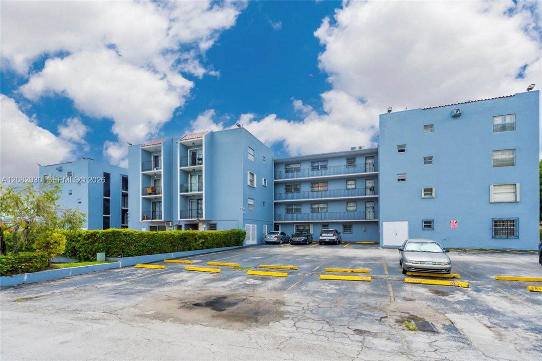 For Sale: $215,000 (2 beds, 1 baths, 855 Square Feet)