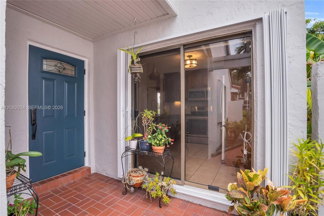 En Venta: $605,000 (3 camas, 2 baños, 1211 Pies cuadrados)