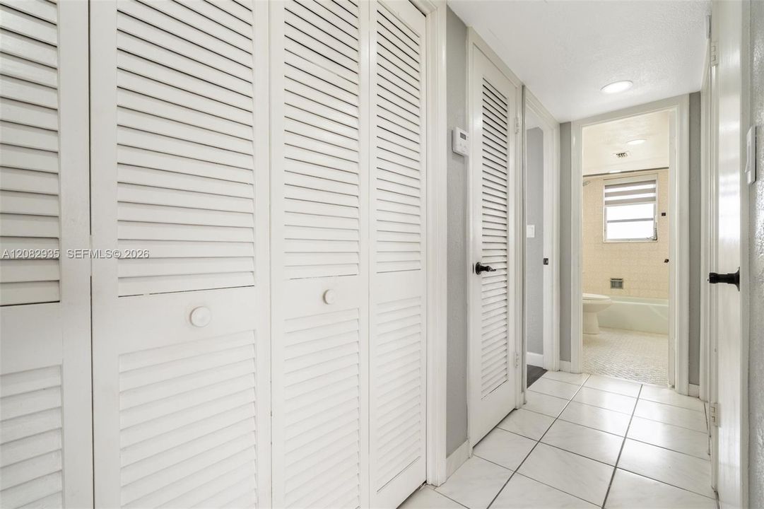 На продажу: $197,000 (2 спален, 2 ванн, 1332 Квадратных фут)