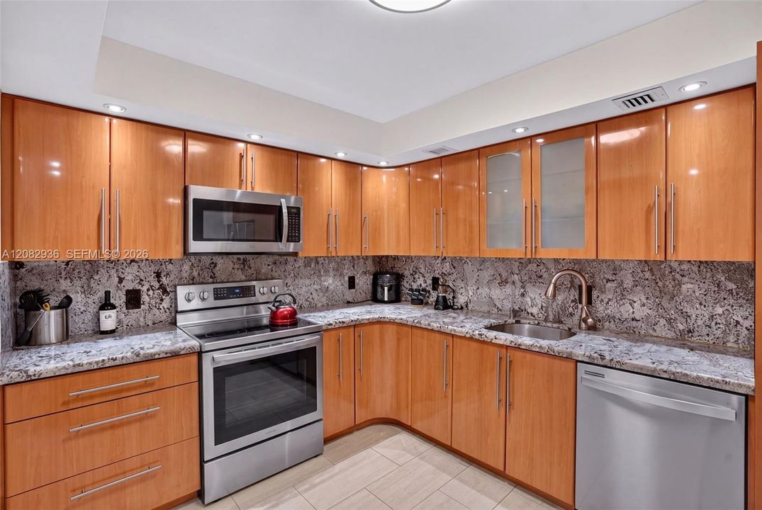 В аренду: $2,500 (2 спален, 2 ванн, 1237 Квадратных фут)