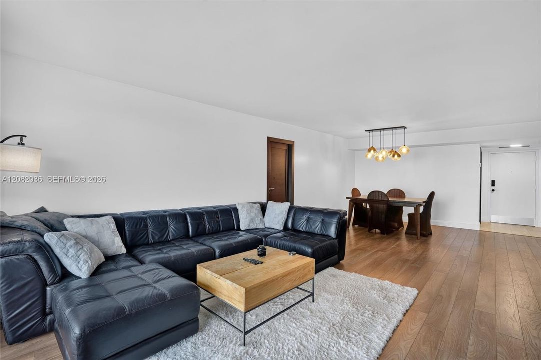 В аренду: $2,500 (2 спален, 2 ванн, 1237 Квадратных фут)