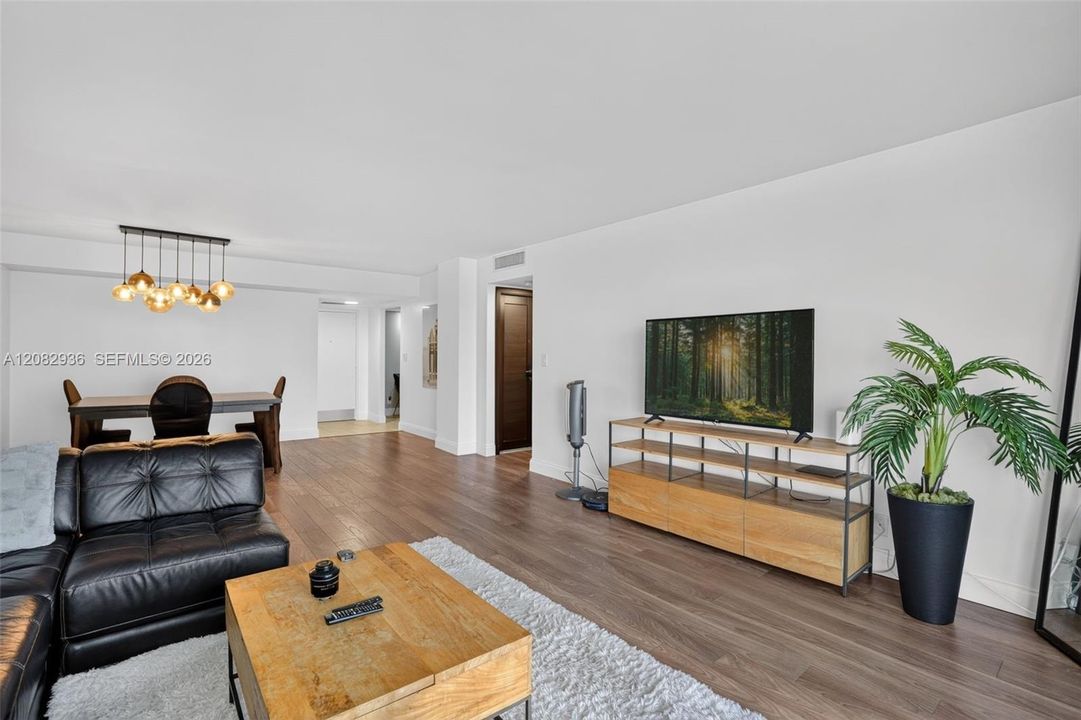 В аренду: $2,500 (2 спален, 2 ванн, 1237 Квадратных фут)