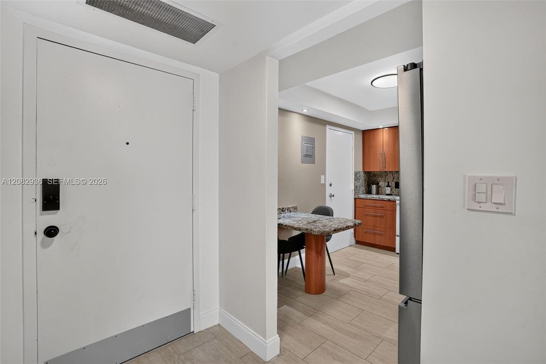 В аренду: $2,500 (2 спален, 2 ванн, 1237 Квадратных фут)