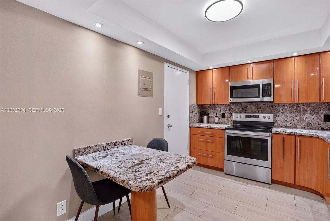 В аренду: $2,500 (2 спален, 2 ванн, 1237 Квадратных фут)