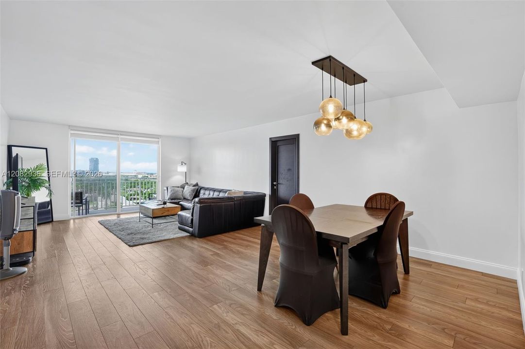 В аренду: $2,500 (2 спален, 2 ванн, 1237 Квадратных фут)