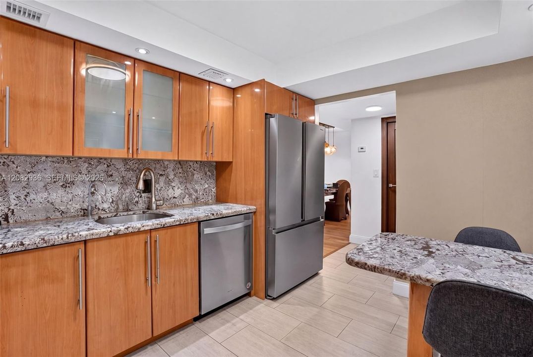 В аренду: $2,500 (2 спален, 2 ванн, 1237 Квадратных фут)