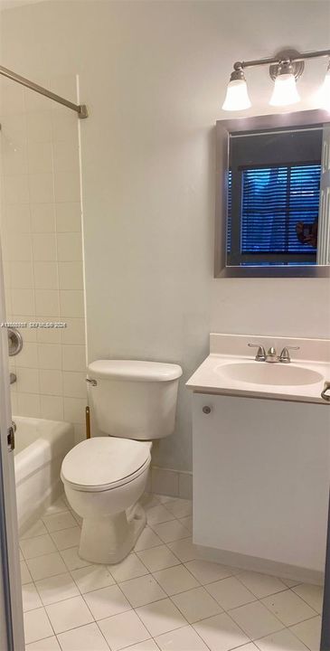 В аренду: $3,600 (4 спален, 3 ванн, 1808 Квадратных фут)