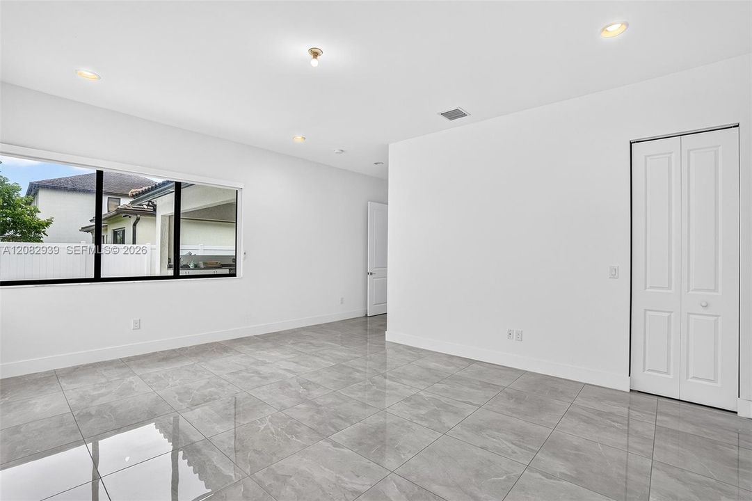 For Sale: $1,229,000 (6 beds, 4 baths, 3283 Square Feet)