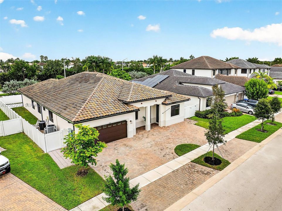 For Sale: $1,229,000 (6 beds, 4 baths, 3283 Square Feet)