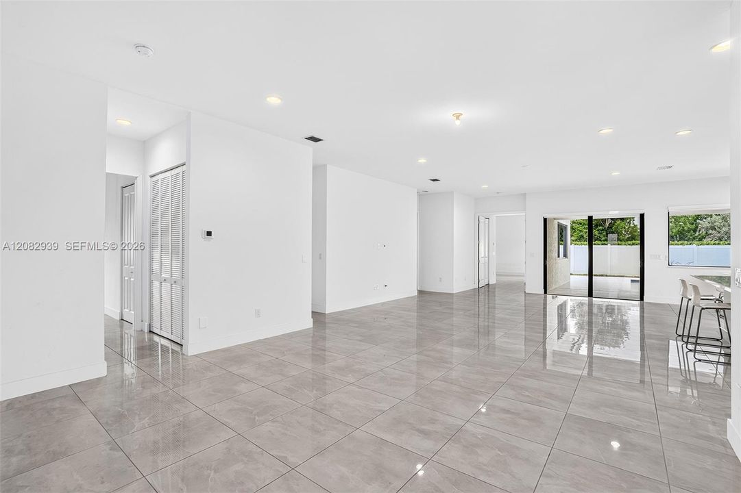 For Sale: $1,229,000 (6 beds, 4 baths, 3283 Square Feet)