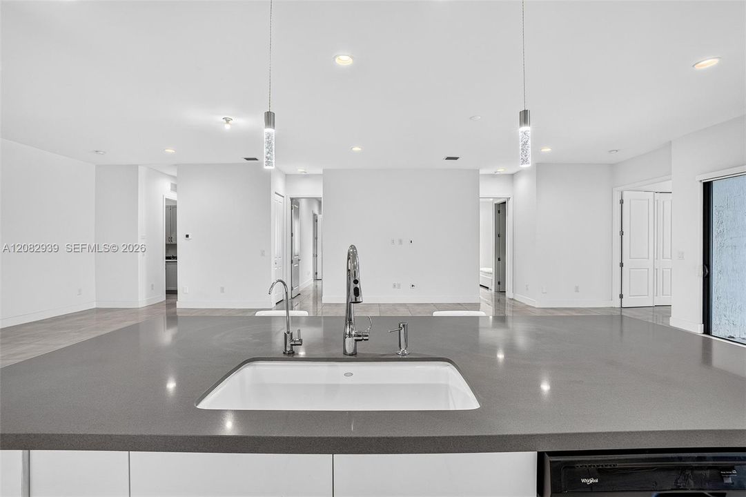 For Sale: $1,229,000 (6 beds, 4 baths, 3283 Square Feet)
