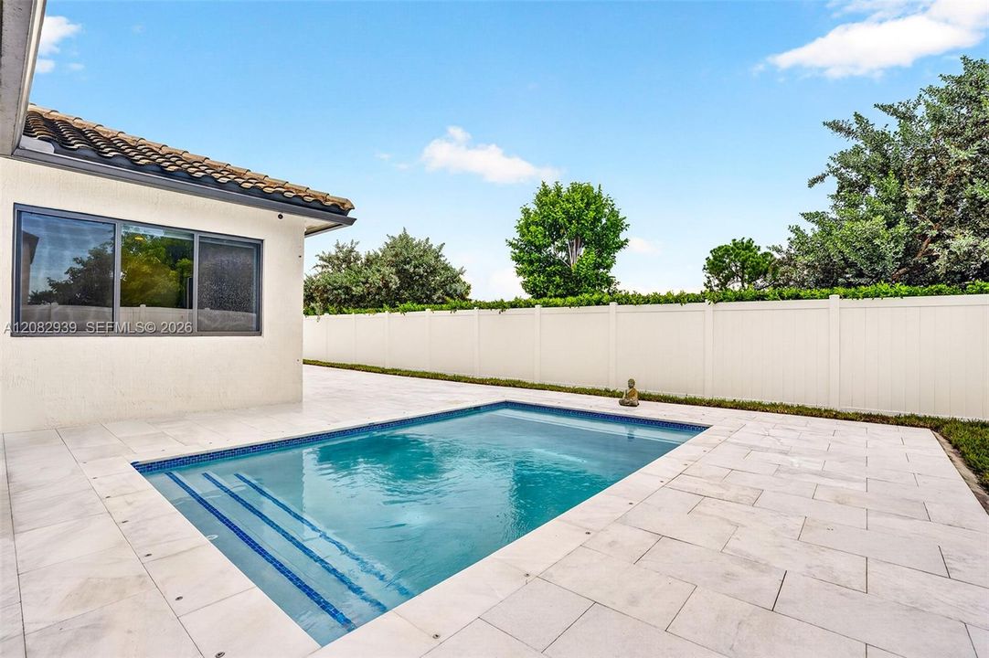 For Sale: $1,229,000 (6 beds, 4 baths, 3283 Square Feet)