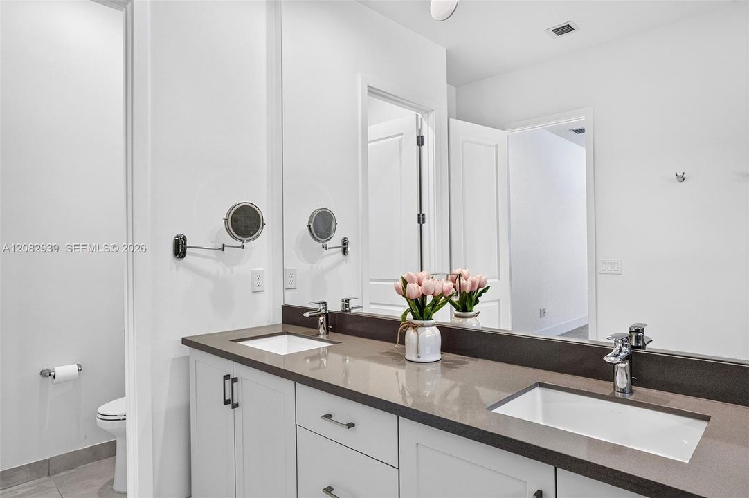 For Sale: $1,229,000 (6 beds, 4 baths, 3283 Square Feet)
