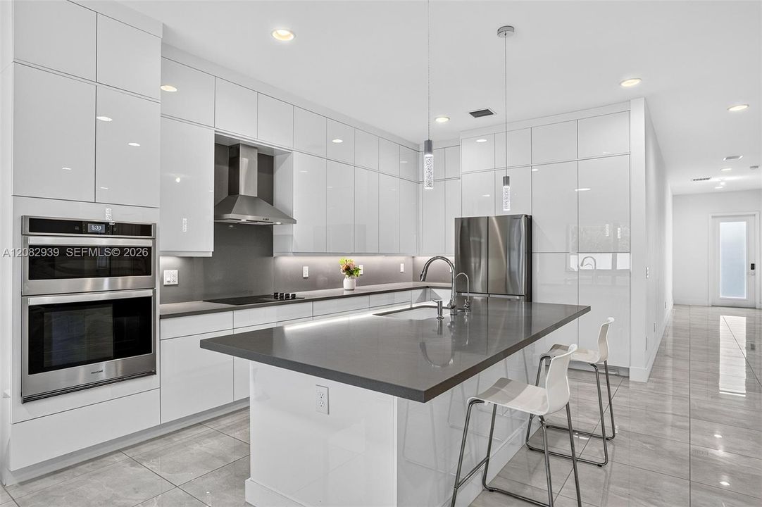 For Sale: $1,229,000 (6 beds, 4 baths, 3283 Square Feet)