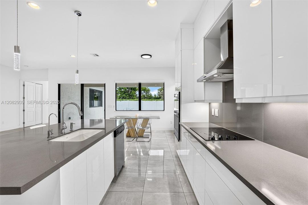 For Sale: $1,229,000 (6 beds, 4 baths, 3283 Square Feet)