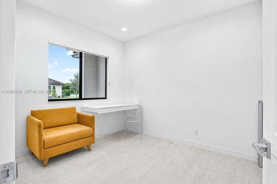 5th Room used as an office