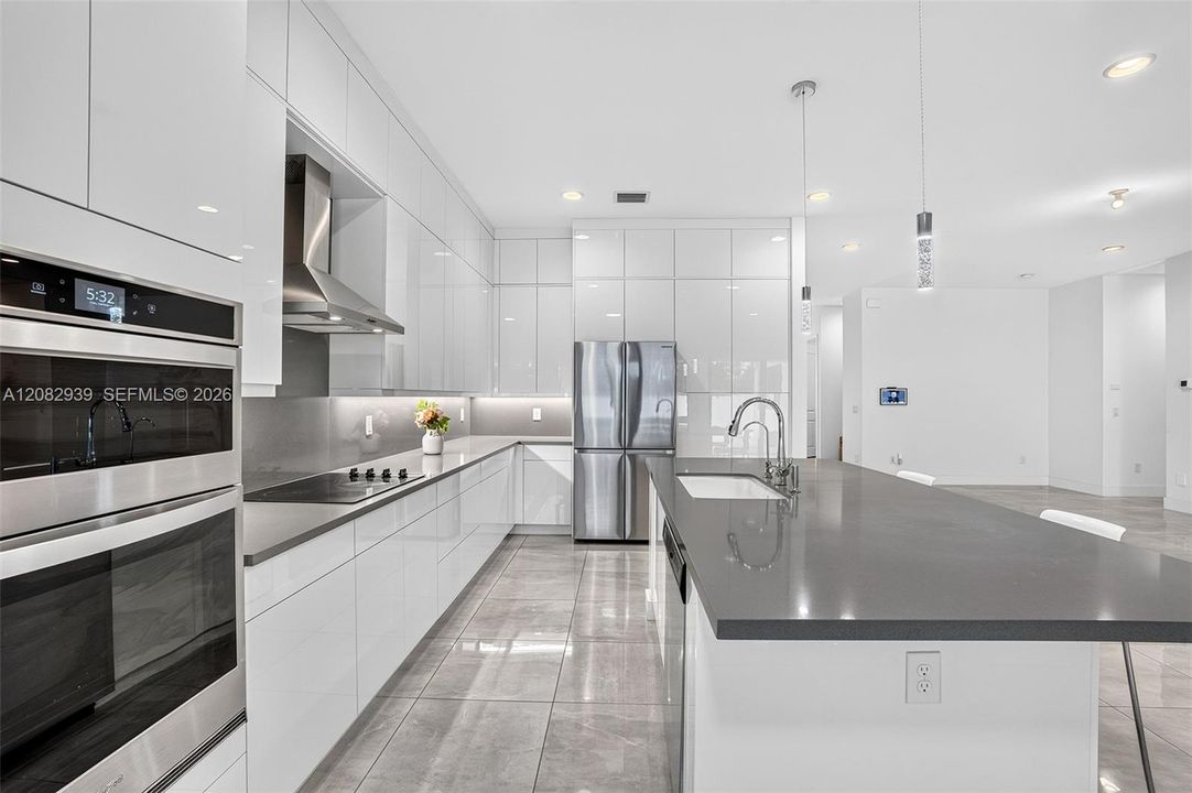 For Sale: $1,229,000 (6 beds, 4 baths, 3283 Square Feet)