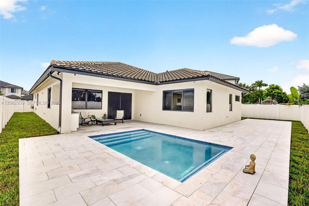 For Sale: $1,229,000 (6 beds, 4 baths, 3283 Square Feet)