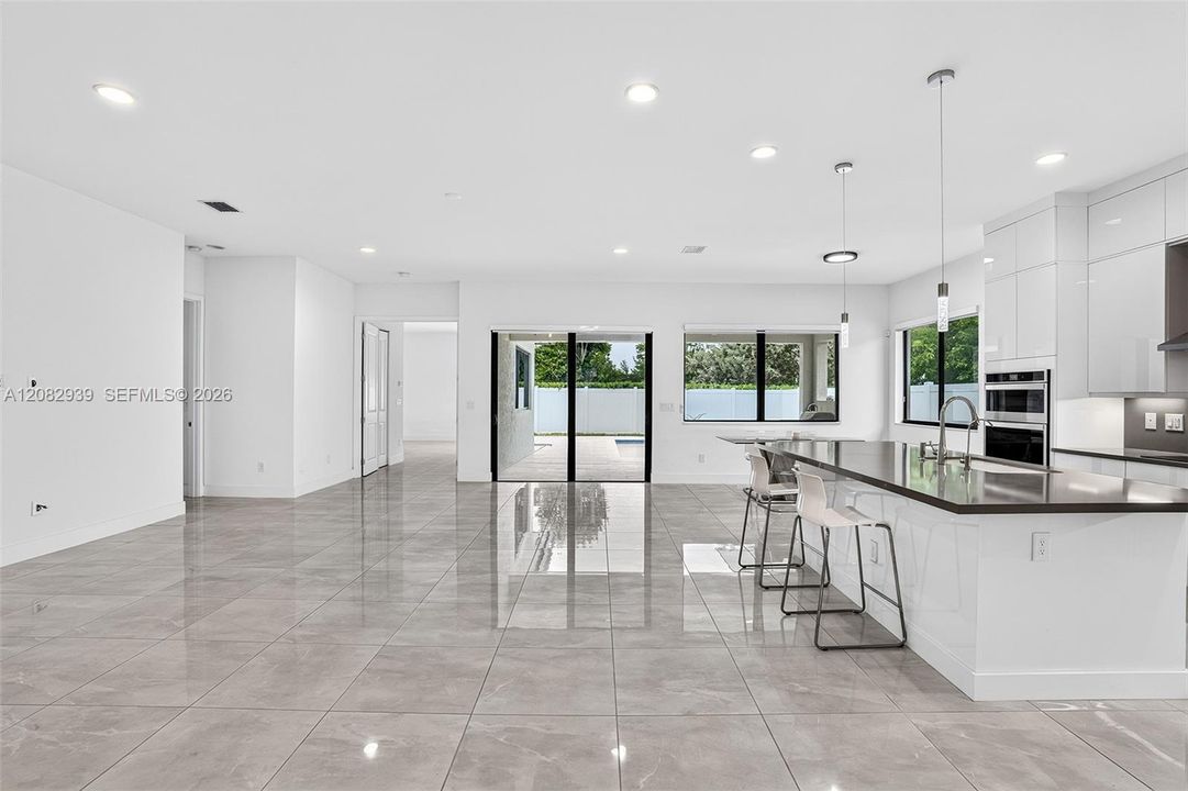 For Sale: $1,229,000 (6 beds, 4 baths, 3283 Square Feet)