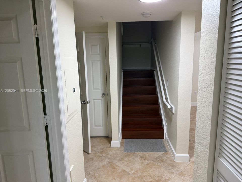 For Rent: $2,550 (2 beds, 2 baths, 1203 Square Feet)