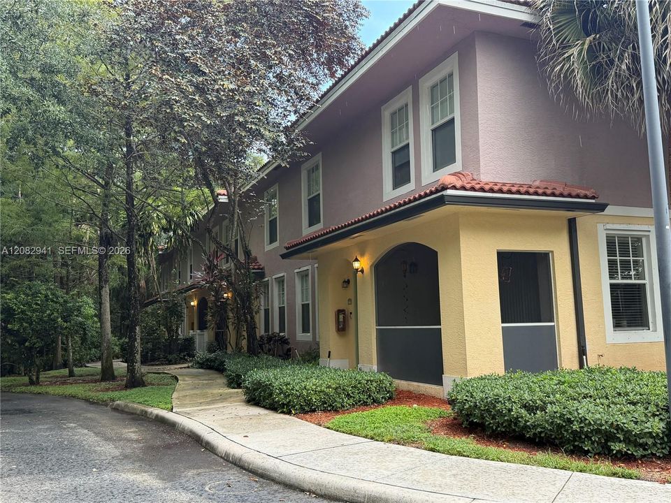 For Rent: $2,550 (2 beds, 2 baths, 1203 Square Feet)